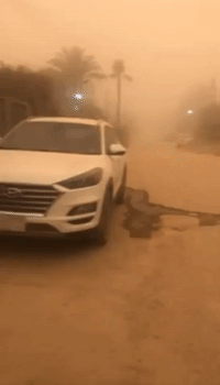 Hundreds Report Breathing Difficulties in Baghdad Amid Dust Storm