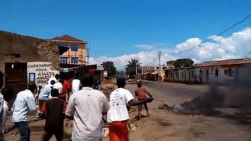 Anti-Government Protesters Face Off With Police in Bujumbura