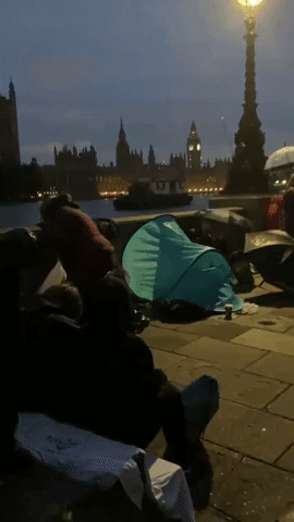 Mourners Camp Out Overnight in London Ahead of Queen's Lying in State