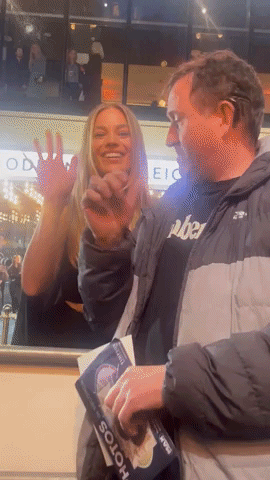 Margot Robbie Does Sign Language with Fan