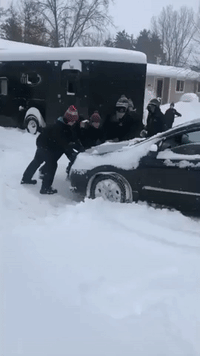 Ice Hockey Team Helps Clear Snow for Neighbors in Storm-Hit Wisconsin
