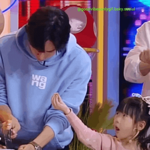 marifanaccount kids wangyibo GIF