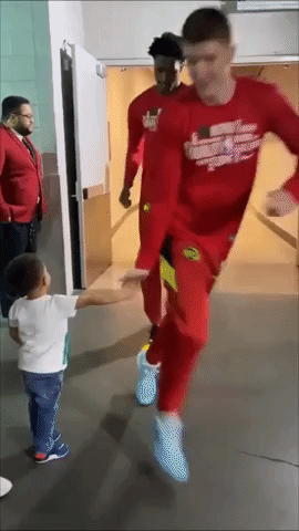 Atlanta Hawks Make Young Fan's Day Before Game