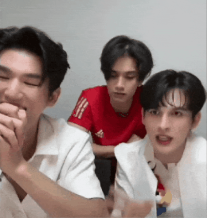 criedraws giphygifmaker heart shipping isbanky GIF