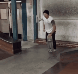 geçmişten kaçış GIF