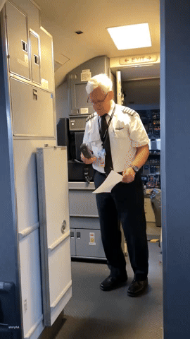 Retiring Pilot Tears up During Speech Before His Final Flight