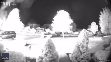 Security Camera Shows Stranger Alerting Ohio Family of 11 to House Fire