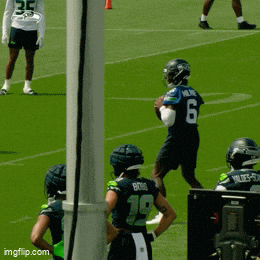 kingkaps7 giphyupload kingkaps7 seahawks practise sam darnold GIF