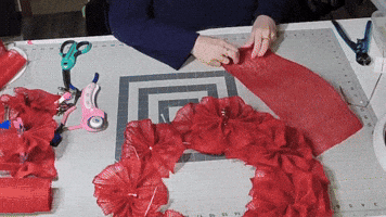 How To Make a Wreath - UITC