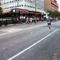 Man Runs Entire Chicago Marathon Juggling