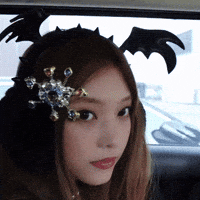 Helmets kpop omg idol newjeans GIF