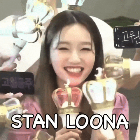 Gowon Stan Loona GIF