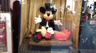 lesleywake giphygifmaker giphygifmakermobile GIF