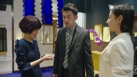 wo de qian ban sheng GIF