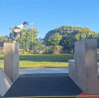courier727www  GIF