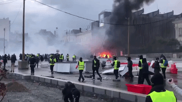 Tear Gas Used, Fires Set During Yellow Vest Protest in Angers