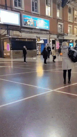 'Very, Very Quiet': Few People Seen at London Victoria Station Amid New Coronavirus Measures