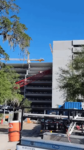 One Injured in Crane Collapse Next to Hospital in Orlando