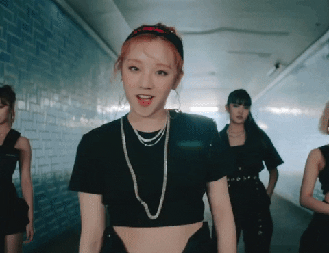 Uh-Oh Yuqi GIF by (G)I-DLE