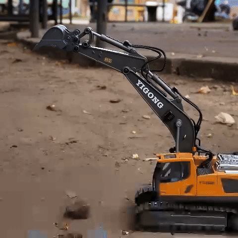GIF de la retroexcavadora a control remoto en acción