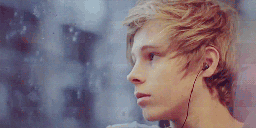luke hemmings GIF