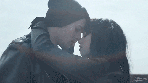 carly rae jepsen kiss GIF