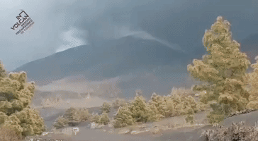 Volcanic Lightning Flashes as Cumbre Vieja Erupts