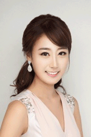 beauty queen GIF