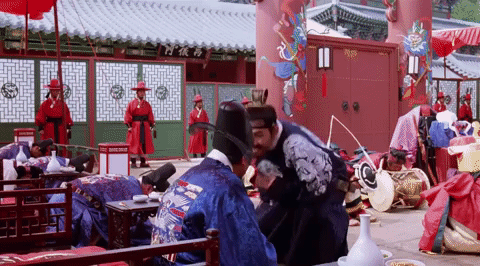 giphydvr giphykoreafight king and clown GIF