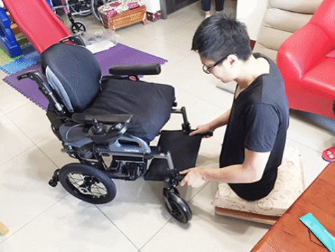 yitsentsai giphygifmaker wheelchair eflexx eflexxwheelchair GIF