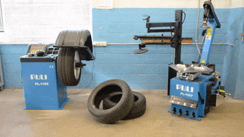 ilvesmotors spin tire tires flat tire GIF