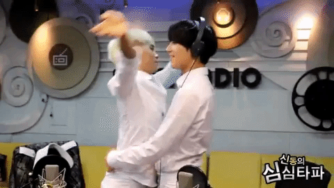 taemin #jonghyun #shinee #abrazo GIF