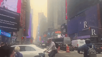 Hazy Times Square Draws Crowds Despite Air-Quality Warnings