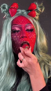 Yulettbeauty fruit comer fresa yulettbeauty GIF