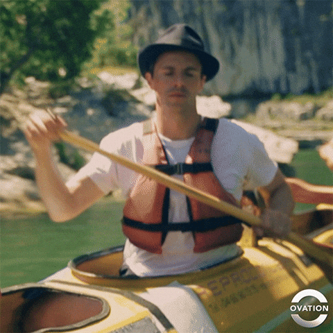 canoagem em espanhol

DESCRIÇÃO DA IMAGEM: Um homem com chapéu preto e colete salva-vidas está remando dentro de uma canoa.