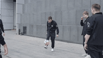 Football Playing GIF by G2 Esports