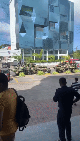 Military Vehicles Seen on Colombo Street Amid Curfew