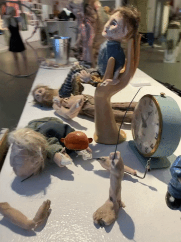 Performance Walking Bread GIF by Alex Boya