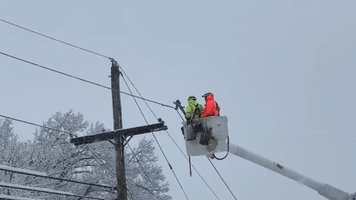 Crews Work to Restore Power to Thousands Amid Kansas City Snowstorm