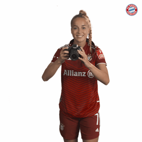 Giulia Gwinn Football GIF by FC Bayern Women