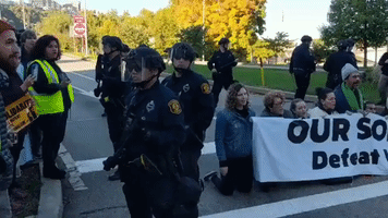Jewish Anti-Trump Protesters Arrested While Blocking Street in Pittsburgh