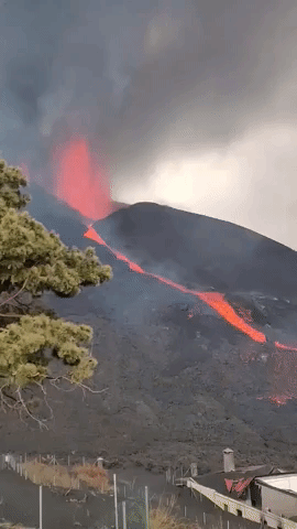 Cumbre Vieja Volcano's Lava Flow Threatens Residential Areas of La Palma