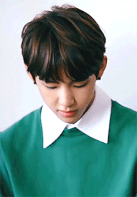 kim taehyung GIF