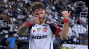 Léo Pereira GIF