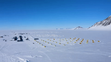 Hardy Runners Brave Freezing Temperatures for Antarctic Ice Marathon
