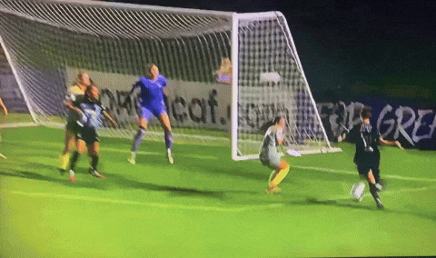 Savage0ffTheTopRope gotham fc bruninha woulda been epic bicycle kick attempt GIF