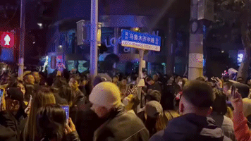 Crowd in Shanghai Calls for Xi Jinping to 'Step Down'