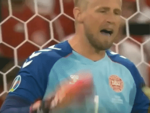 simonkjaergifs giphygifmaker kasper schmeichel GIF
