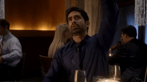 pedir entrada em espanhol

DESCRIÇÃO DA IMAGEM: UM HOMEM ESTÁ CHAMANDO O GARÇOM EM UM RESTAURANTE.