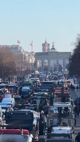 Protesting Farmers Block Traffic in Central Berlin